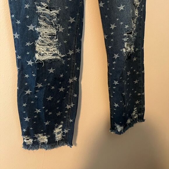 New Star Print Distressed Mom Jeans - Picture 7 of 11